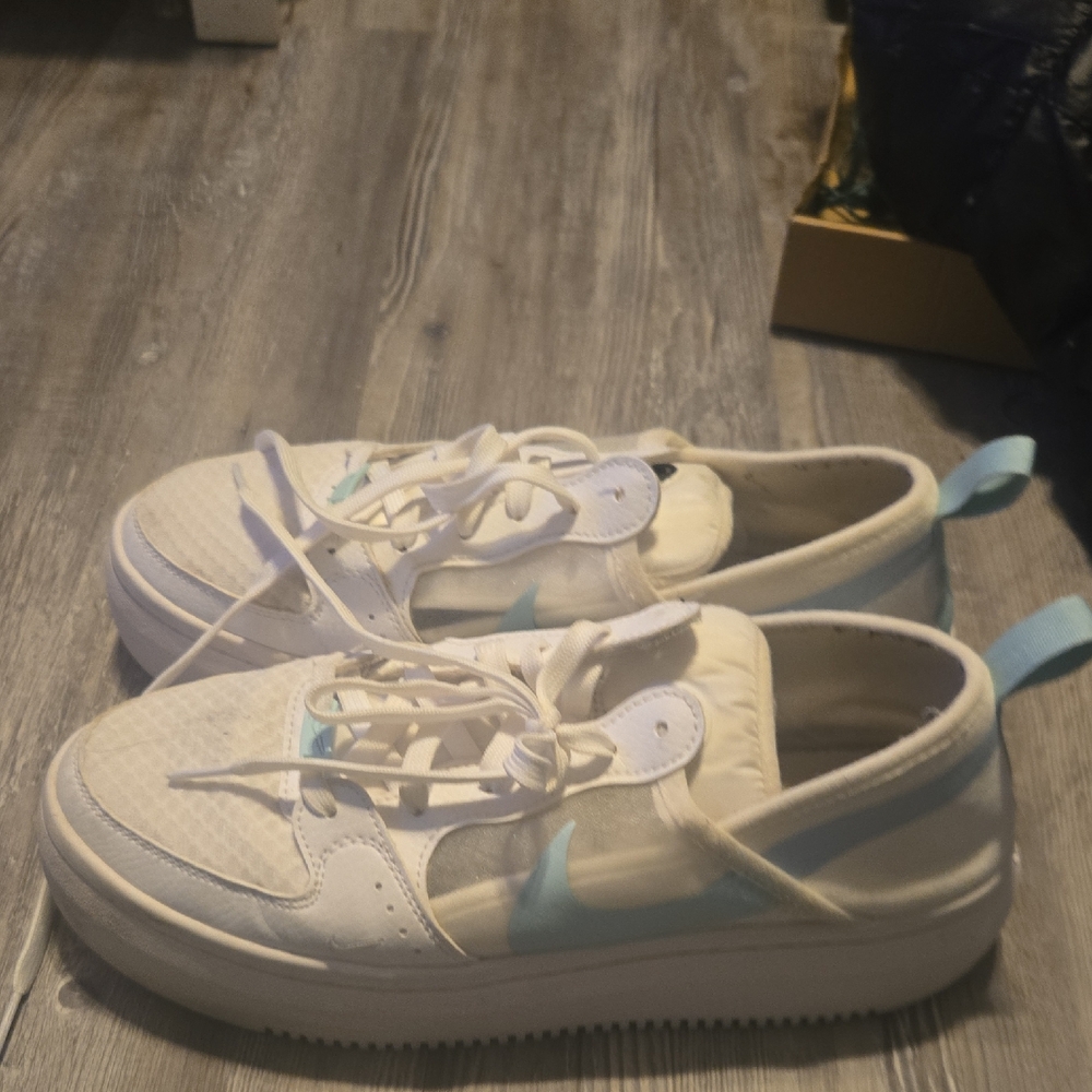Nike Women's White and Light Blue Sneakers